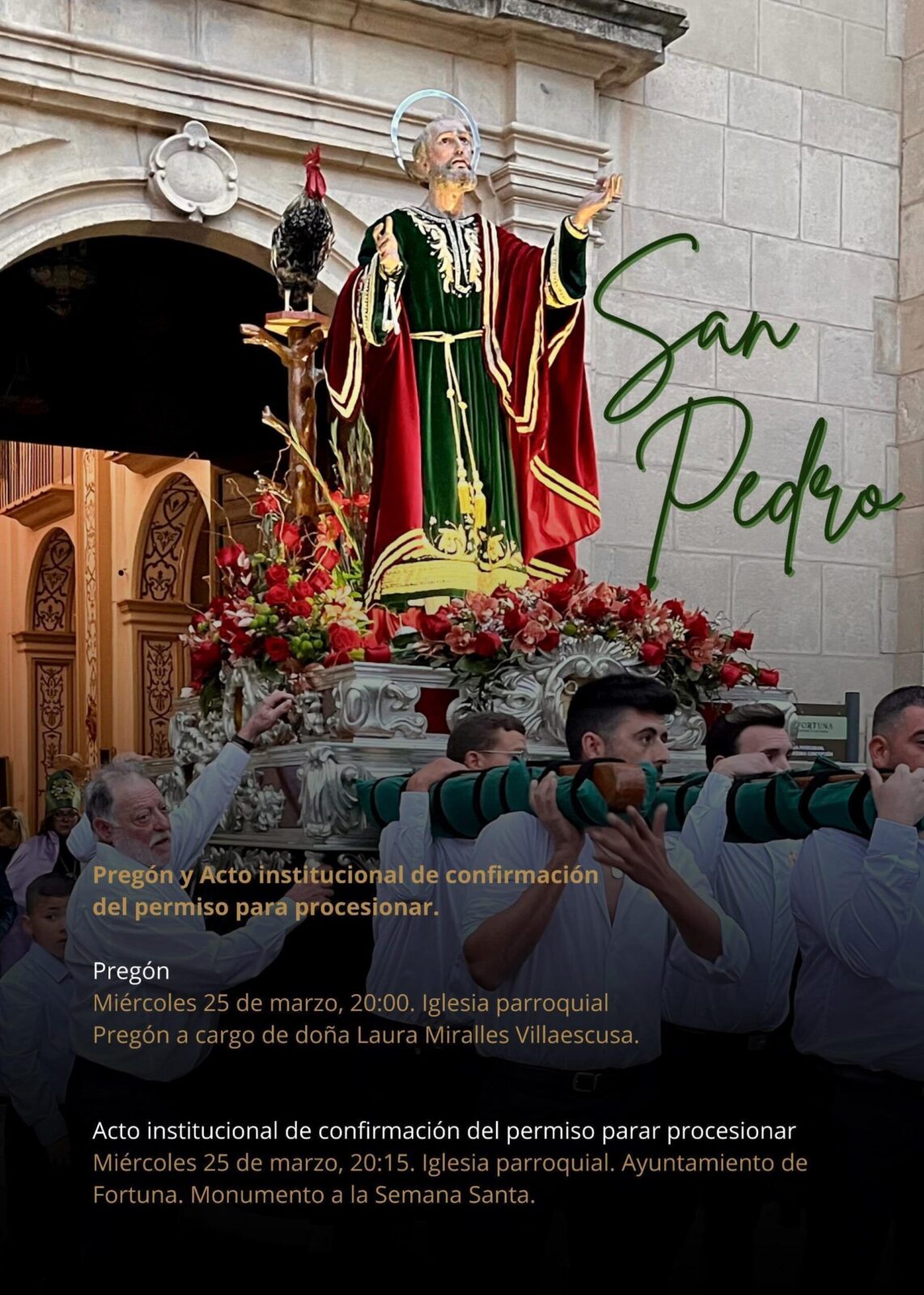 Trono de San Pedro con el gallo, portado a hombros por nazarenos frente a la iglesia parroquial de Fortuna.